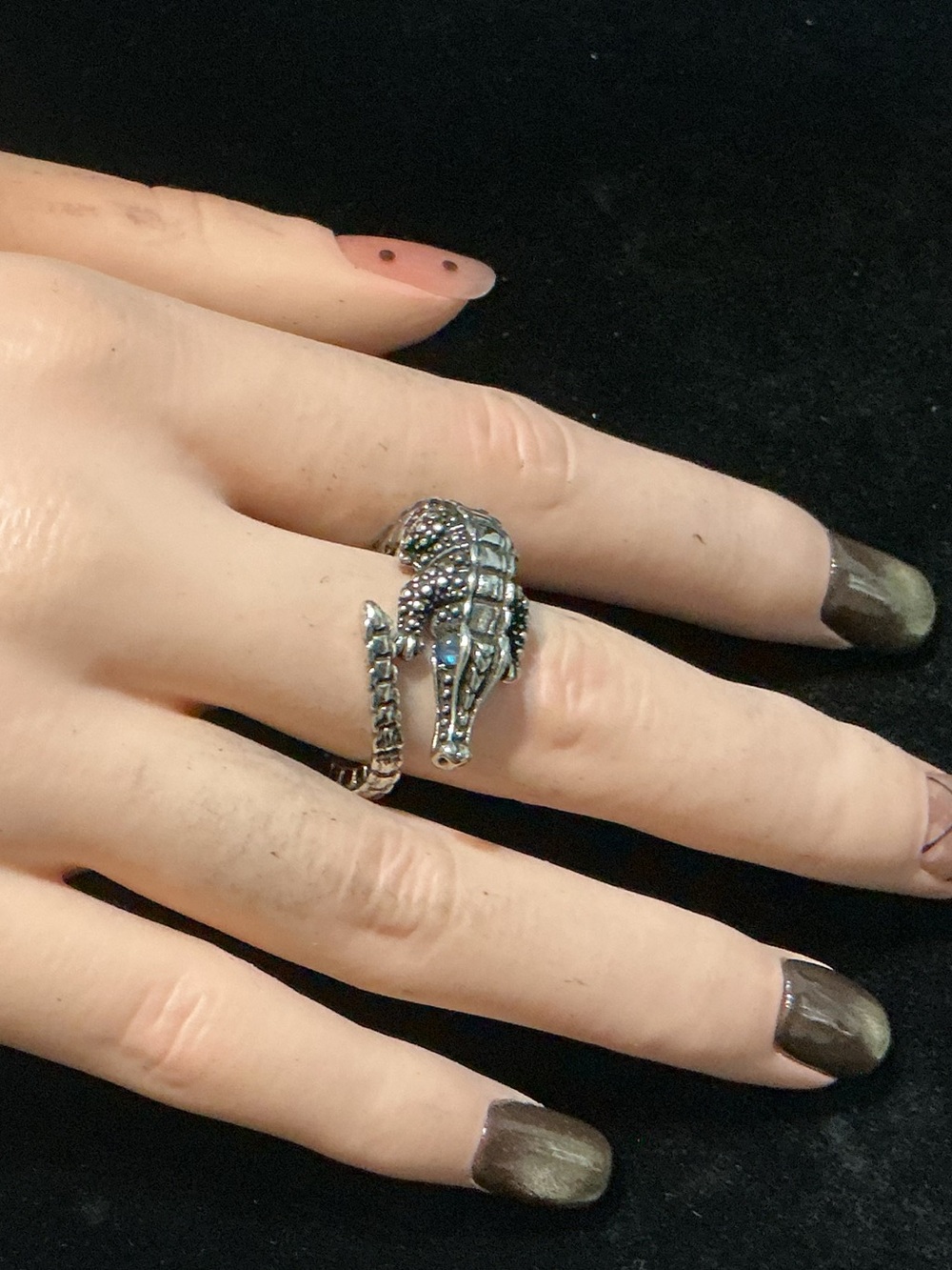 Adjust. Crocodile ring with flashy labradorite eyes